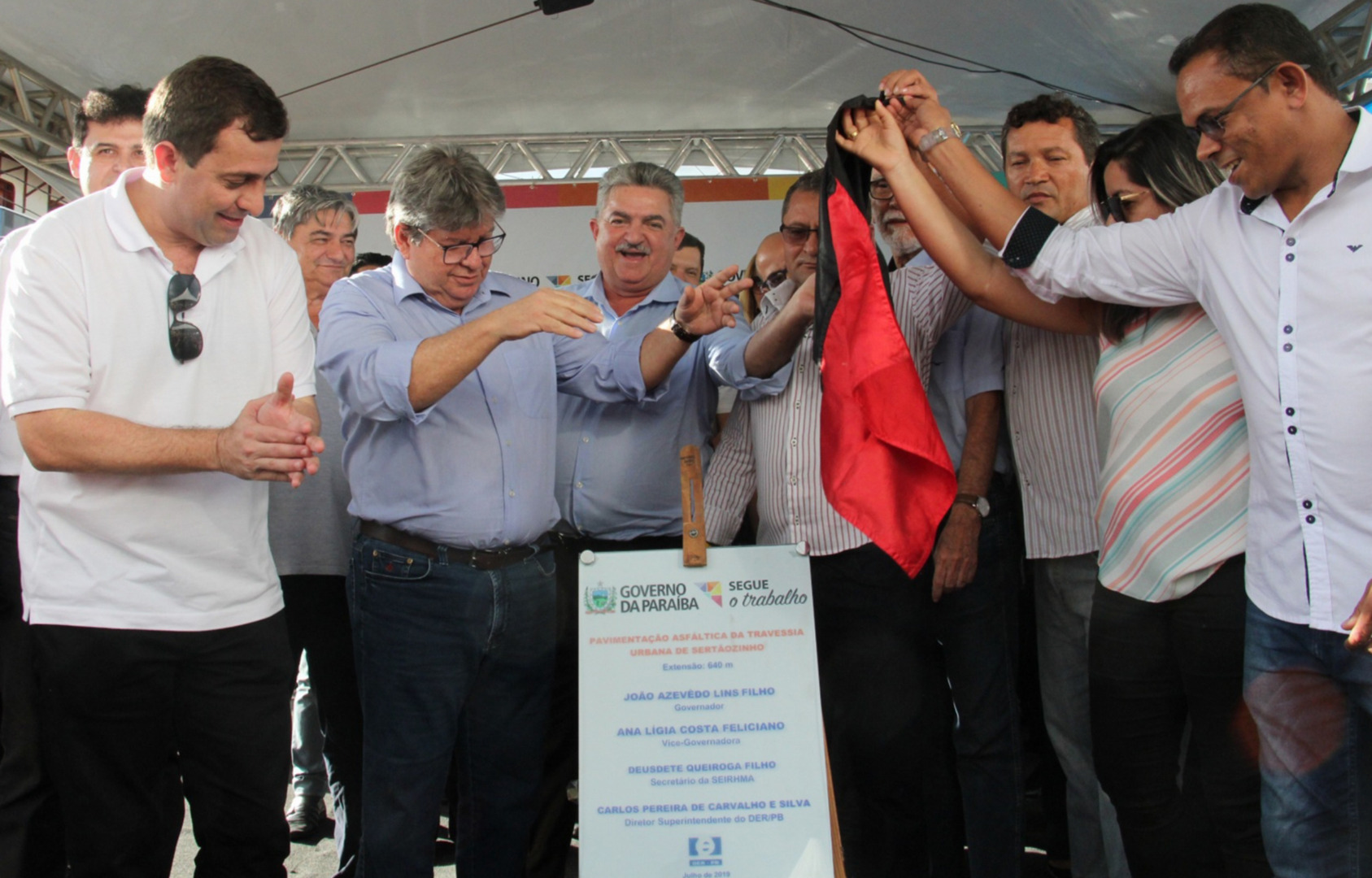 joao entrega pavimentacao de ruas e travessia urbana em sertaozinho foto francisco franca (8).jpg