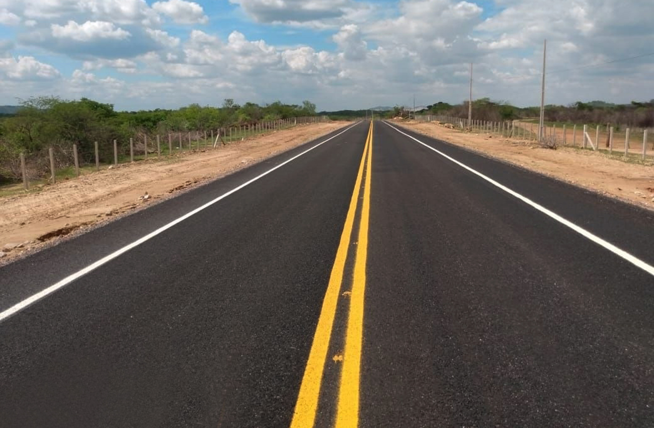 governador inaugura duas rodovias e assina ordens de servico no sertao (1)a.jpg