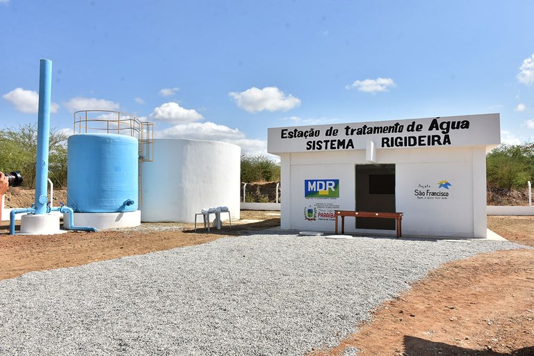 Governador visita estação de tratamento de água de Rigideira (2).JPG