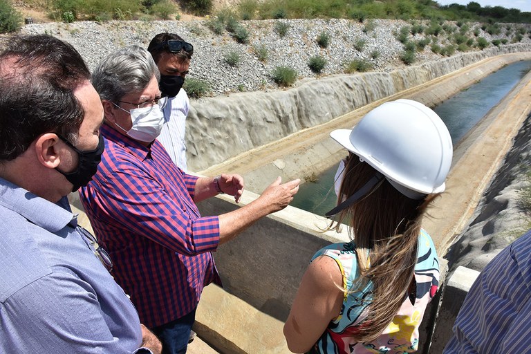 Governador visita estação de tratamento de água de Rigideira (8).JPG