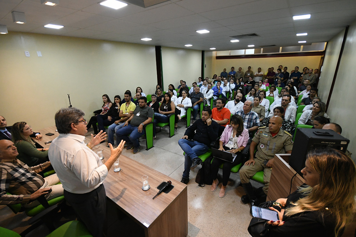 joao azevedo no hospital de trauma_foto jose marques (3).JPG