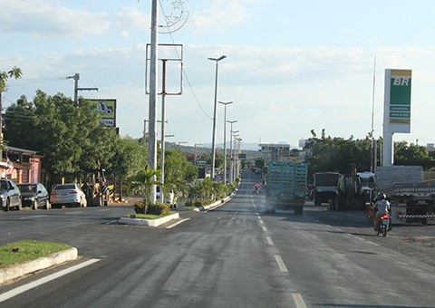 Mobilidade urbana: Ricardo entrega pavimentação de travessia de Catolé do Rocha e acesso à UEPB
