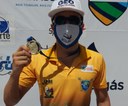 Daniel exibe sua primeira medalha do campeonato brasileiro de inverno juvenil.jpg
