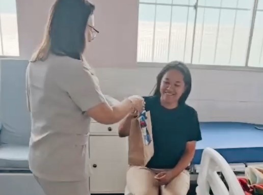 Acompanhantes também receberam o mesmo kit junino.jpg