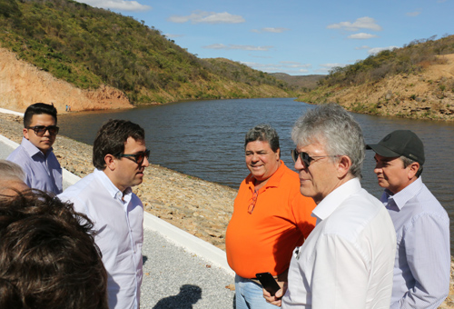 ricardo-inaugura-barragem-de-pedra-lisa-em-imaculada_foto-francisco-franca-21.jpg