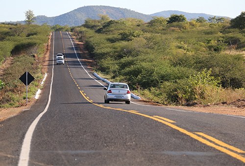 ricardo-entrega-estrada-de-bom-jesus_foto-francisco-franca-5.jpg