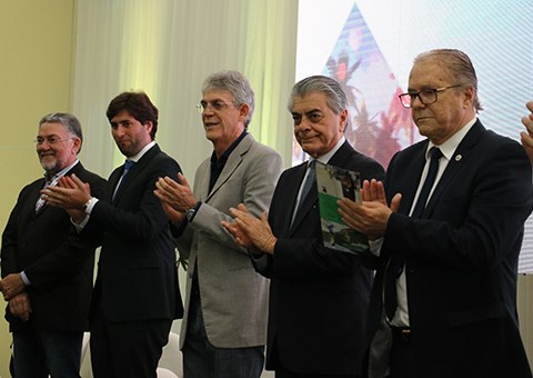 ricardo-participa-da-abertura-do-festival-de-turismo-foto-francisco-franca-1.jpg