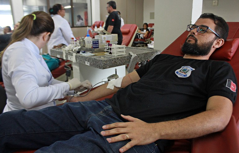 agentes e secretario da seap doam sangue no hemocentro pb foto ricardo puppe (3).JPG