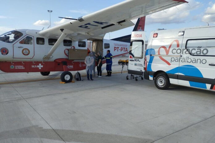 Coração Paraibano_ Idosa de 90 anos é transferida de Cajazeiras para o Hospital Metropolitano via transporte aeromédico1.jpeg