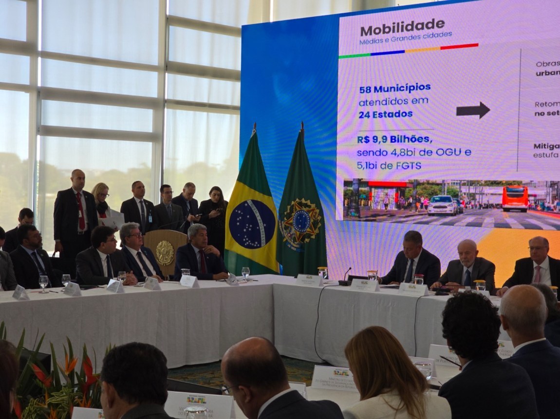 João Azevêdo acompanha anúncio de investimentos em infraestrutura com presença de Lula e se reúne com Geraldo Alckimin em Brasília