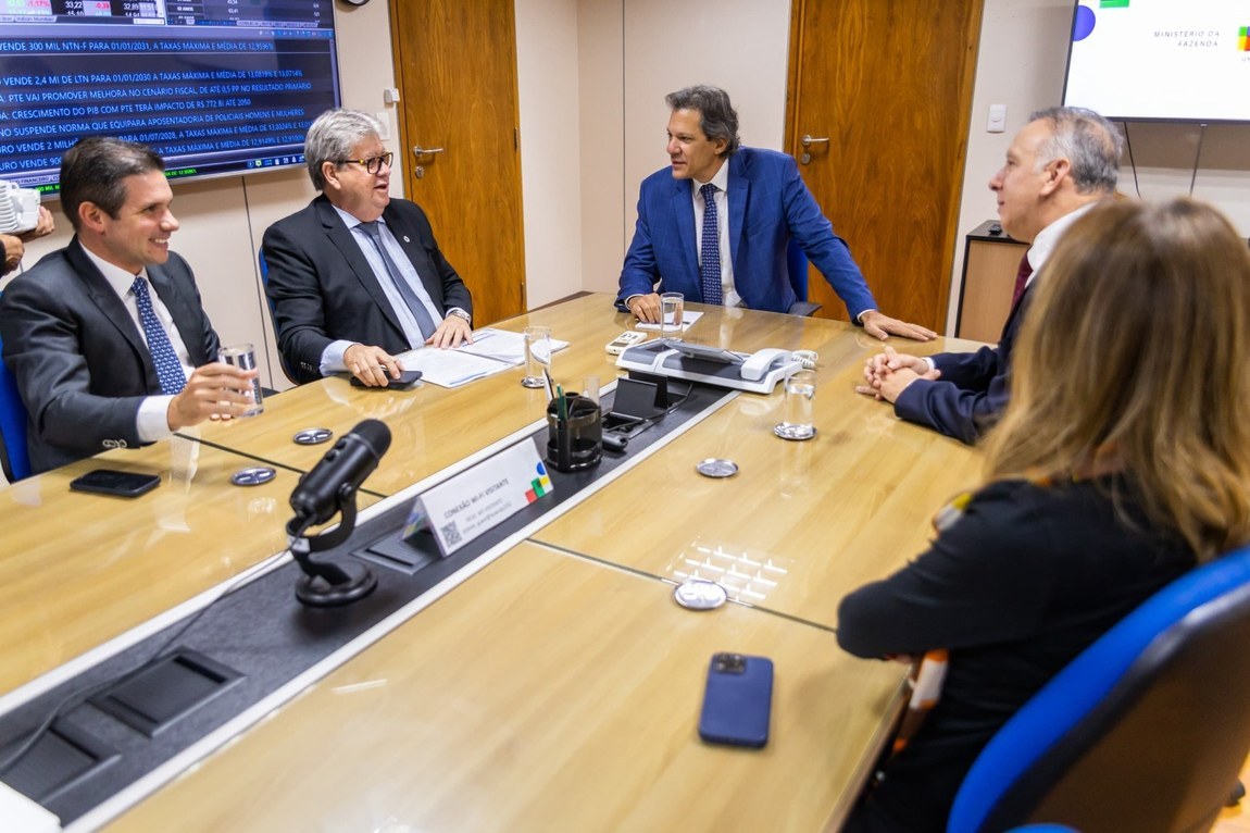 João Azevêdo se reúne com ministros Fernando Haddad e Sílvio Costa Filho e trata de investimentos em infraestrutura